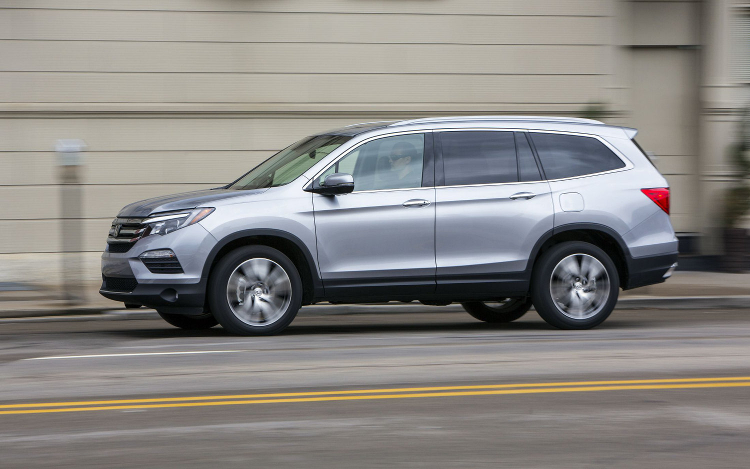 Comparison Infiniti QX60 AWD 2018 Vs Honda Pilot EX L 2018 SUV